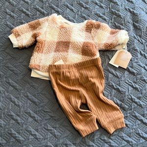 Grayson Collective : Tan Fleece Outfit - 0-3 Months